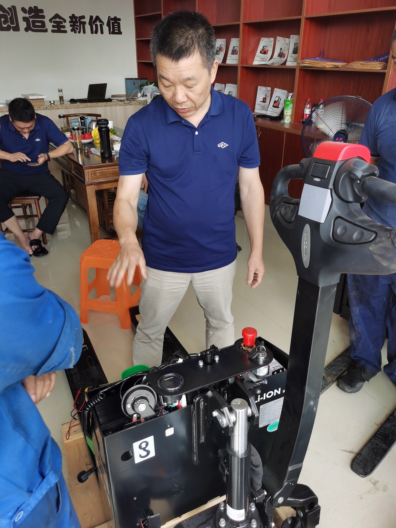 歡迎總部領(lǐng)導(dǎo)蒞臨指導(dǎo)，為我司員工進行現(xiàn)場實操技能培訓(xùn)(圖10)
